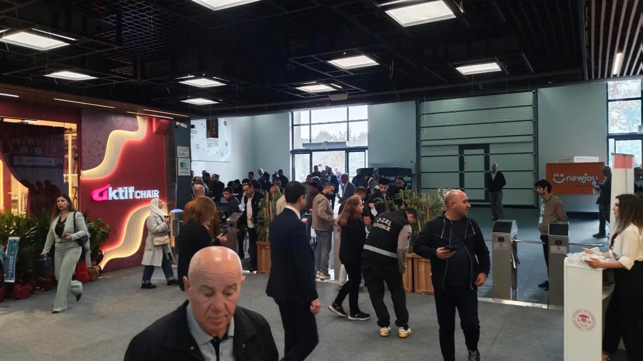 İnegöl'de Fuarın Ilgi Odağı Oldu! Masanın Içinden Bakın Ne Çıktı (3)