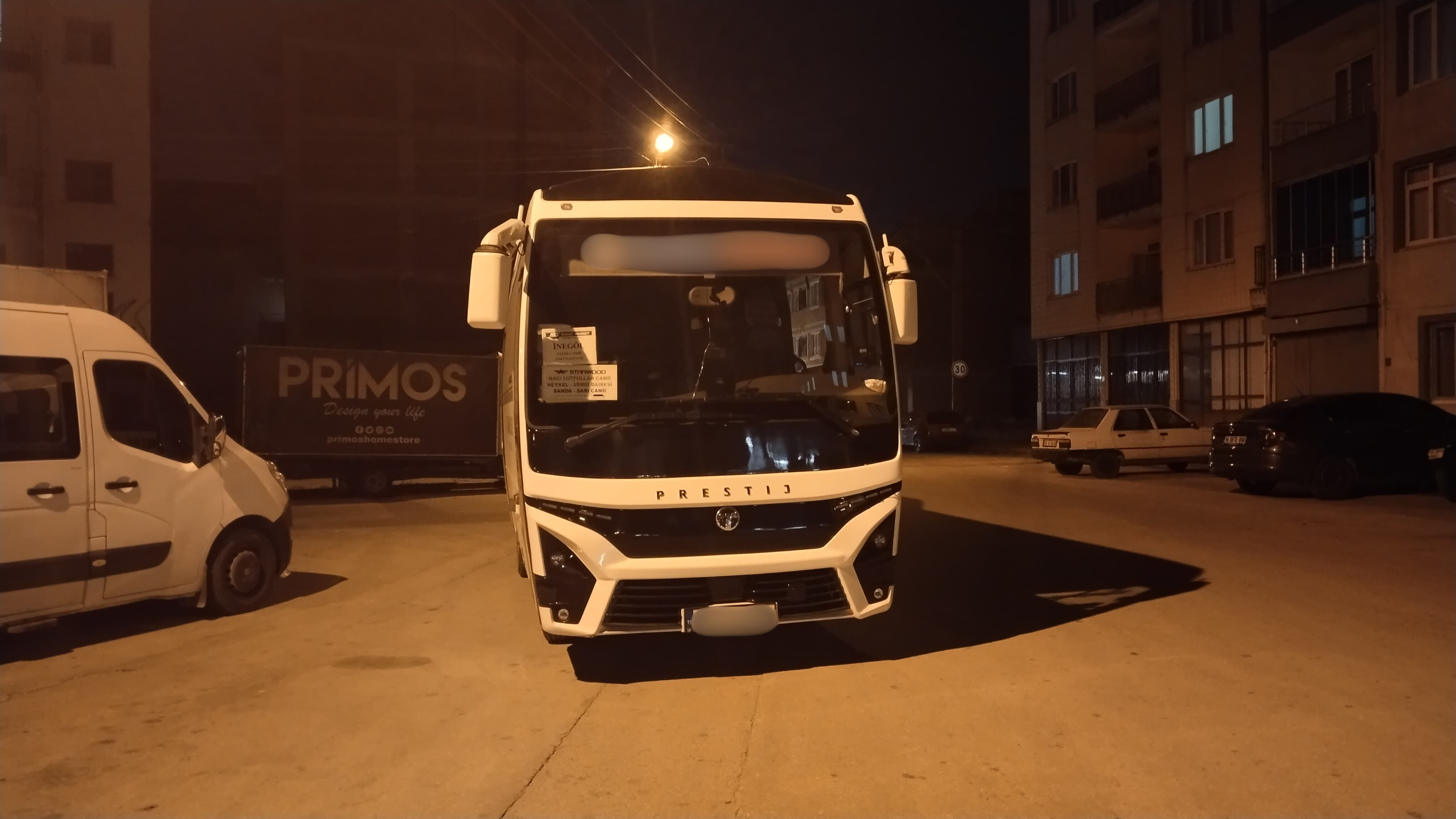 İnegöl’de Hamidiye Ve Mahmudiye Mahallelerini Bağlayan Su Yolu Caddesi’nde Yol Ortasına Bırakılan Otobüs Sürücülere Zor Anlar Yaşattı. Vatandaşlar Denetim Istedi.7C735903 F8Fd 4759 964C Dd624503Ae3D