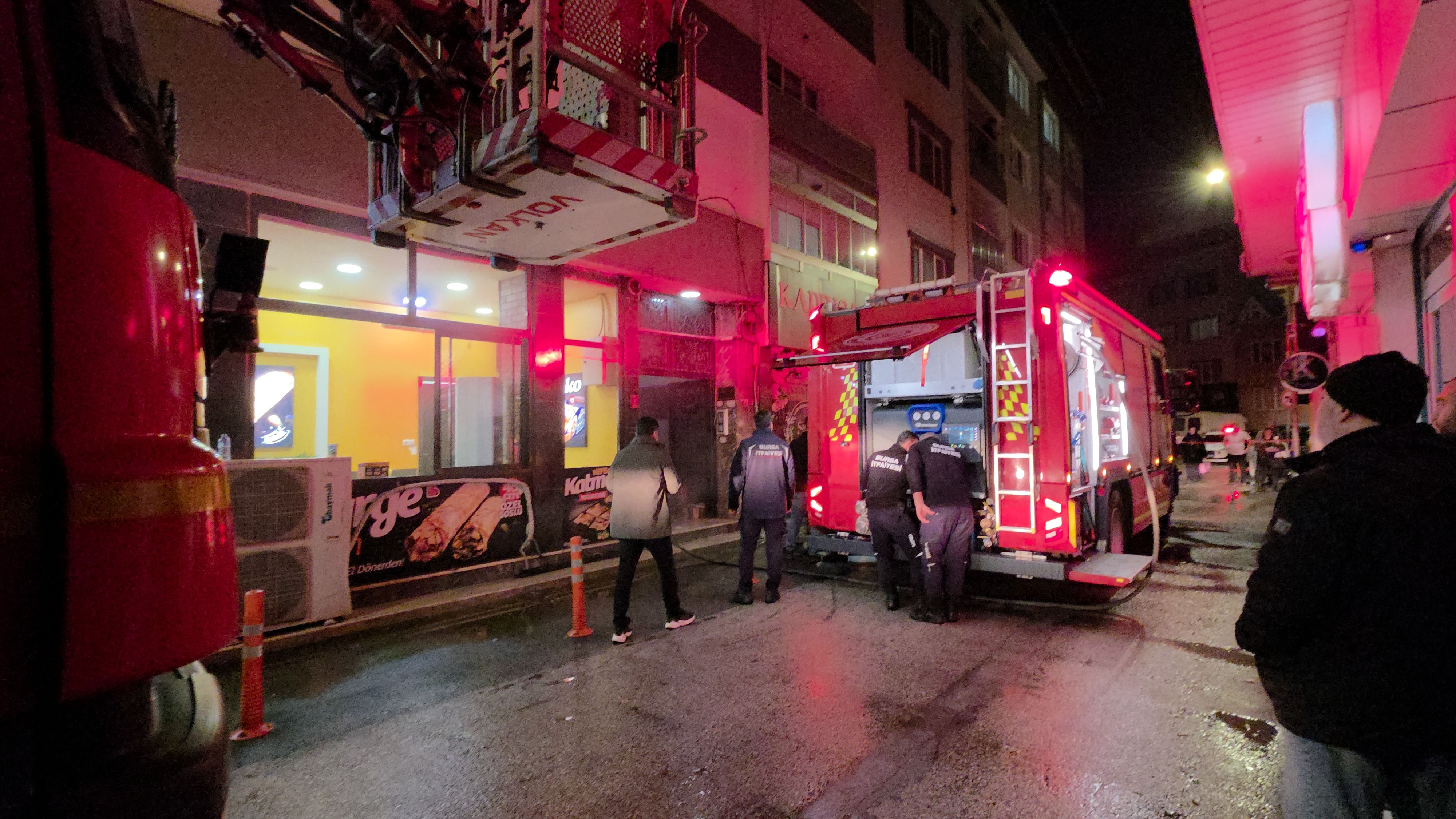 İnegöl’de İş Yeri Deposunda Yangın Paniğiwhatsapp Image 2026 10 28 At 19.26.28