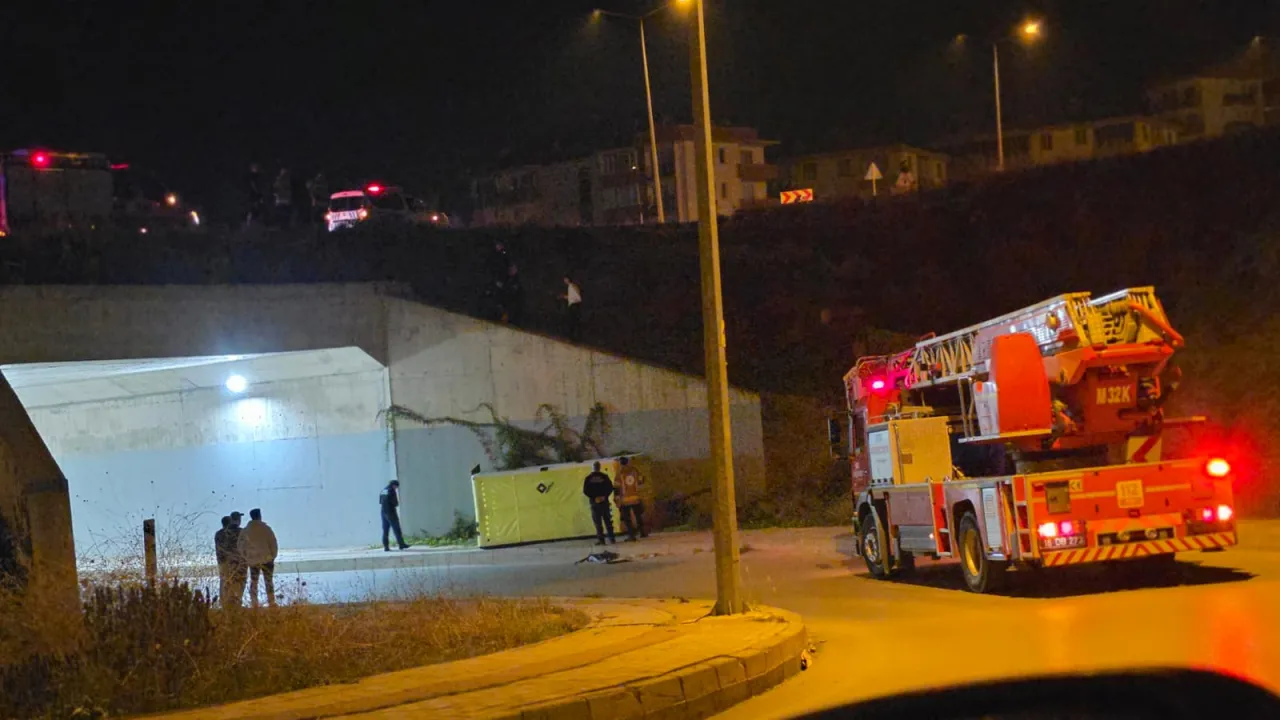 İnegöl’de Köprüye Çıkan 18 Yaşındaki Genç Polis Tarafından Kurtarıldı (1)
