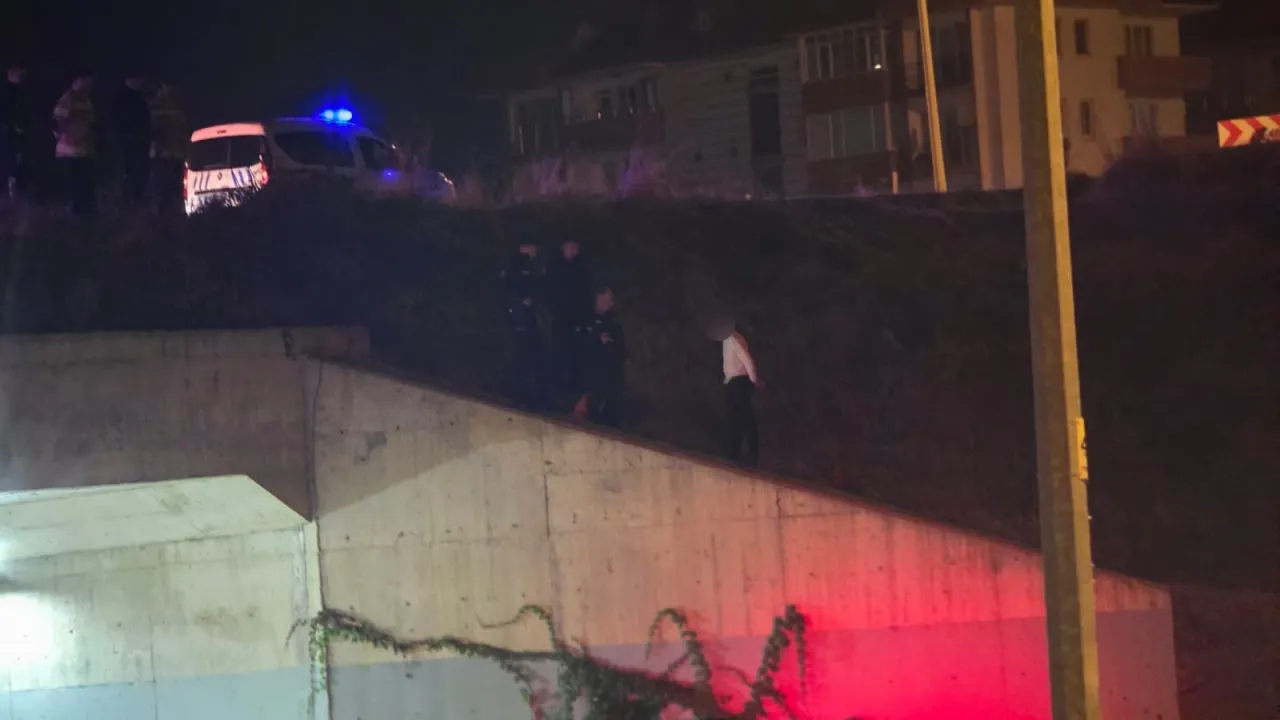 İnegöl’de Köprüye Çıkan 18 Yaşındaki Genç Polis Tarafından Kurtarıldı (2)