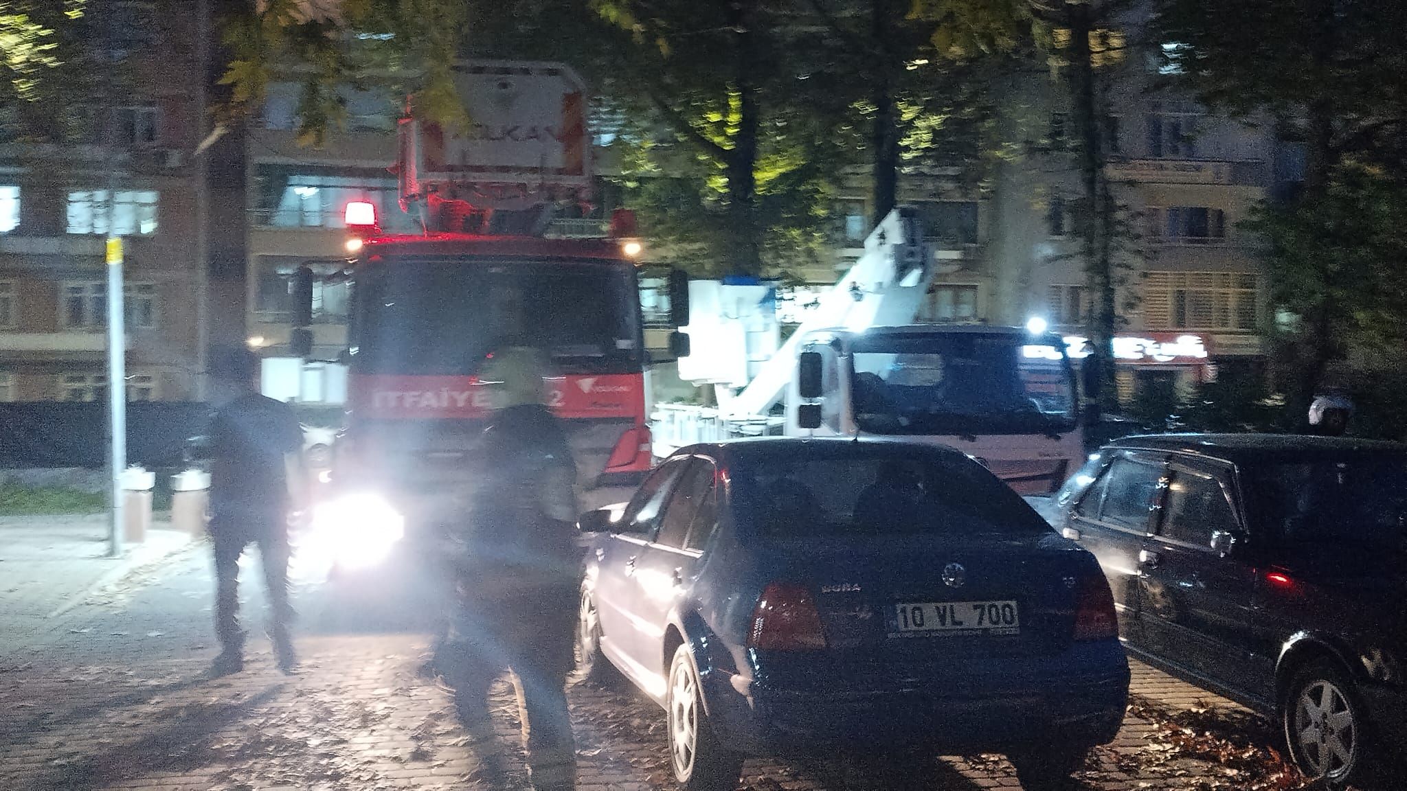 İnegöl’de Kuğulu Park’ta Aydınlatma Direğinde Yangınwhatsapp Image 2026 10 20 At 18.48.19