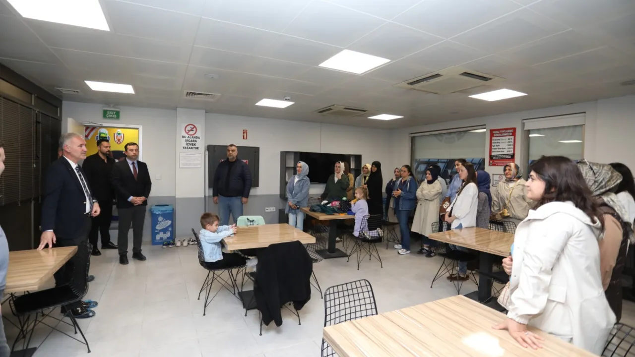 İnegöl'de Minik Yüzücüler Sabah 05.30'Da Antrenmana Başlıyor! Başkan Taban Sporcularla Buluştu (2)