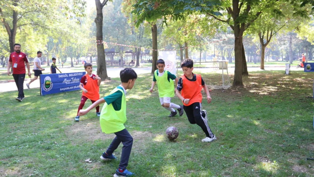 İnegöl'de Yüzlerce Çocuk Spor Şenliğinde Buluştu! 17 Farklı Branşı Deneyimlediler (10)