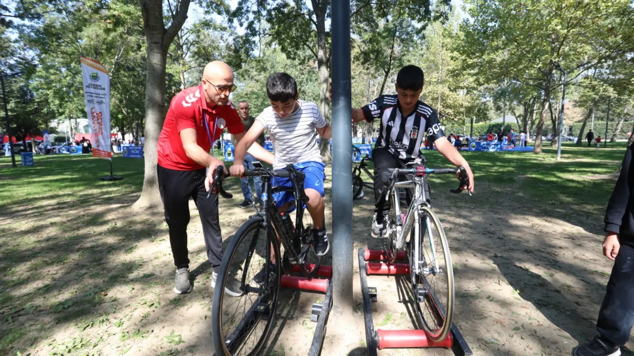 İnegöl'de Yüzlerce Çocuk Spor Şenliğinde Buluştu! 17 Farklı Branşı Deneyimlediler (11)