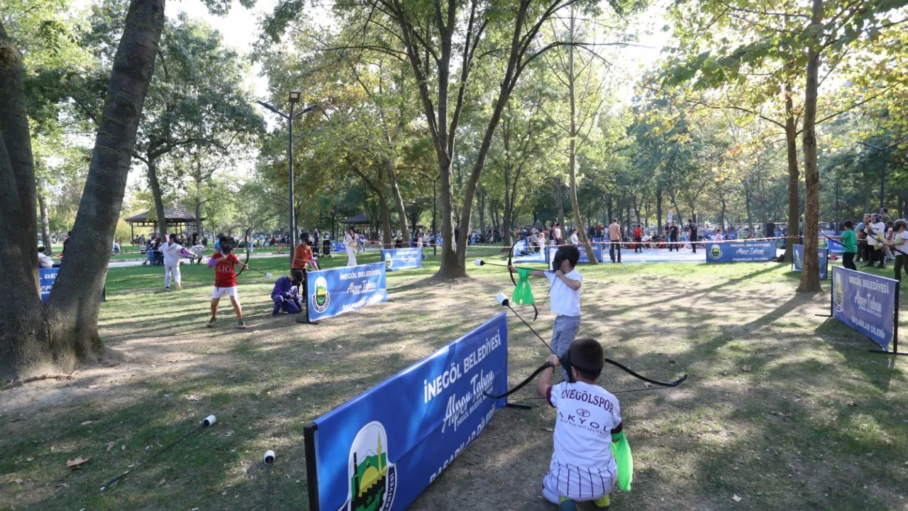 İnegöl'de Yüzlerce Çocuk Spor Şenliğinde Buluştu! 17 Farklı Branşı Deneyimlediler (12)