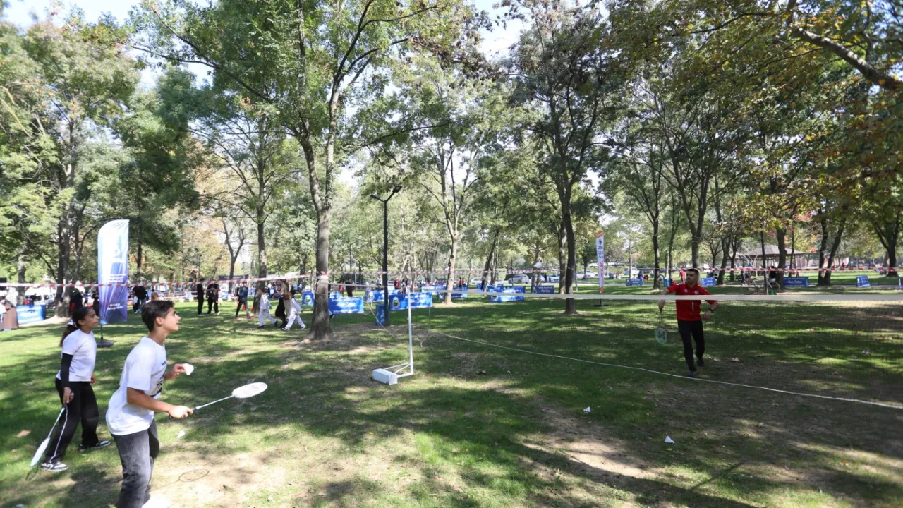 İnegöl'de Yüzlerce Çocuk Spor Şenliğinde Buluştu! 17 Farklı Branşı Deneyimlediler (7)