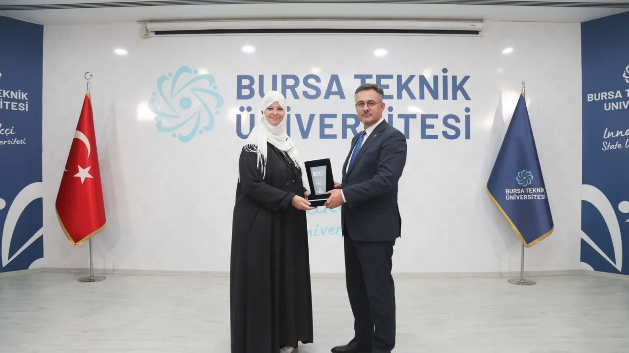 İngiliz Gazeteci Lauren Booth Btü'de Anlattı Gazze Deneyimi İslamiyet'e Yöneltti (2)