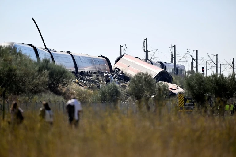 İspanya'da Iki Hızlı Tren Çarpıştı: 68 Kişi Hayatını Kaybetti, 3 Günlük Yas Ilan Edildi6Ae20E3Ea7103Ef2Abe467E0.Jpg