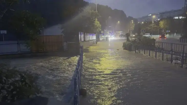 İstanbul’u Sağanak Vurdu: Valilik Acı Haberi Duyurdu: 1 Kişi Hayatını Kaybetti6Acfb159Ea5Ea19Fcfcddf2A.jpg