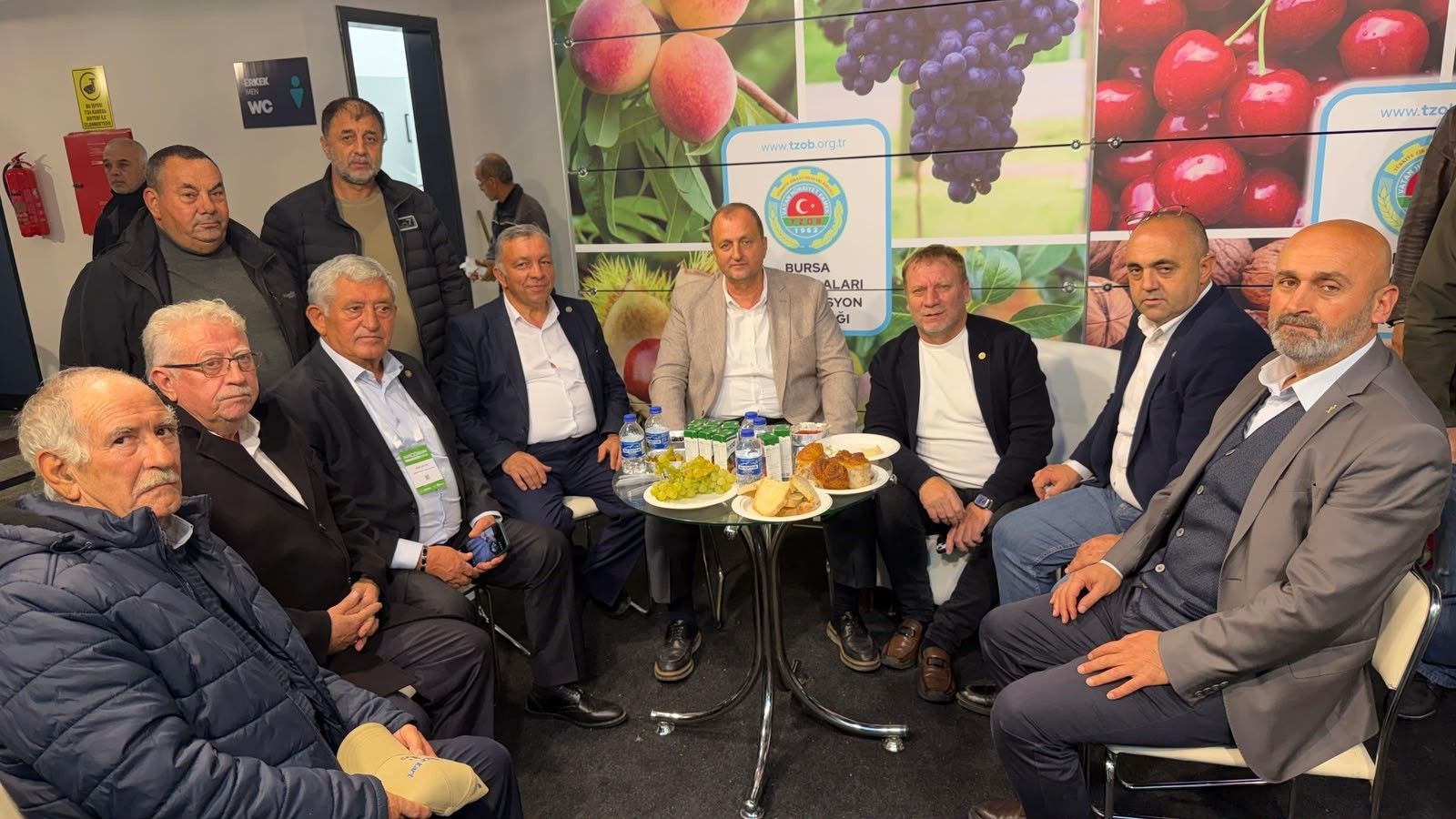 İznik Belediye Başkanı Kağan Mehmet Usta, Bursa Tarım Fuarı'nda Üreticilerle Buluştuaw811866 01