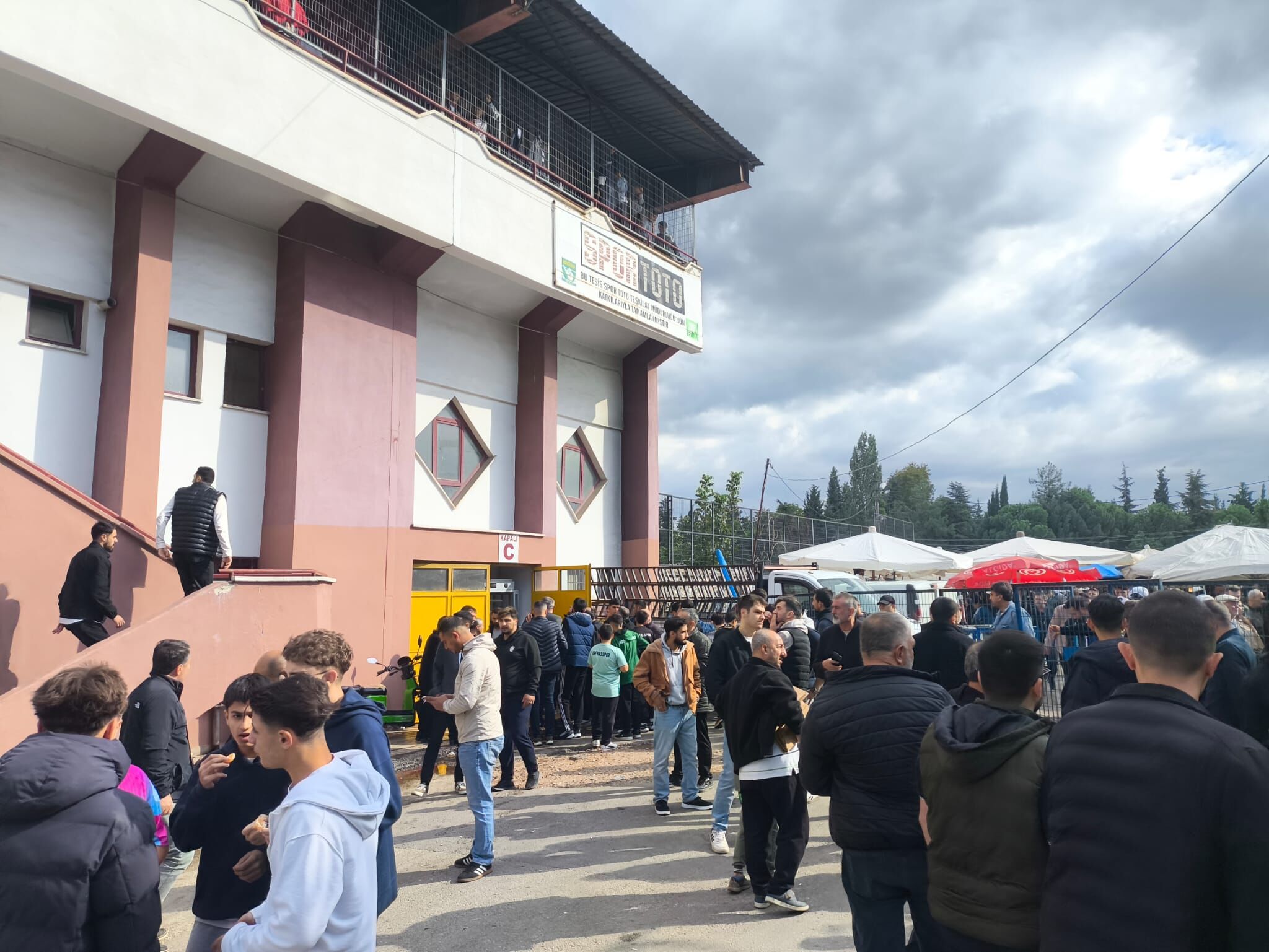 Kafkasspor Muşspor Maçına Yoğun Ilgi Çok Sayıda Taraftar Dışarıda Kaldı (1)