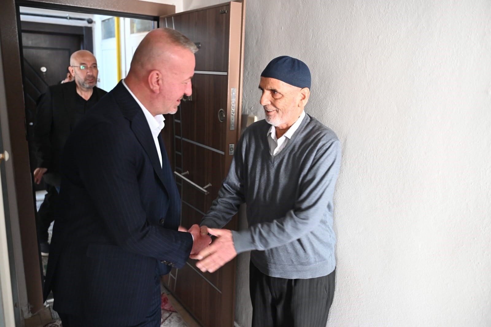 Karacabey Belediye Başkanı Karabatı’dan Dünya Yaşlılar Günü’nde Anlamlı Ziyaretaw800662 01