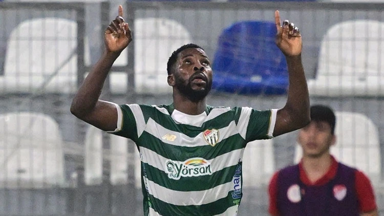 Keçiörengücü'nü Deplasmanda 4 2 Mağlup Eden Bursaspor, 28 Puanla Zirveye Yerleşti. Nijeryalı Golcü Kelechi Iheanacho, Üst Üste 12 Maçta Gol Atarak Dikkat Çeken Bir Rekora Imza Attı.