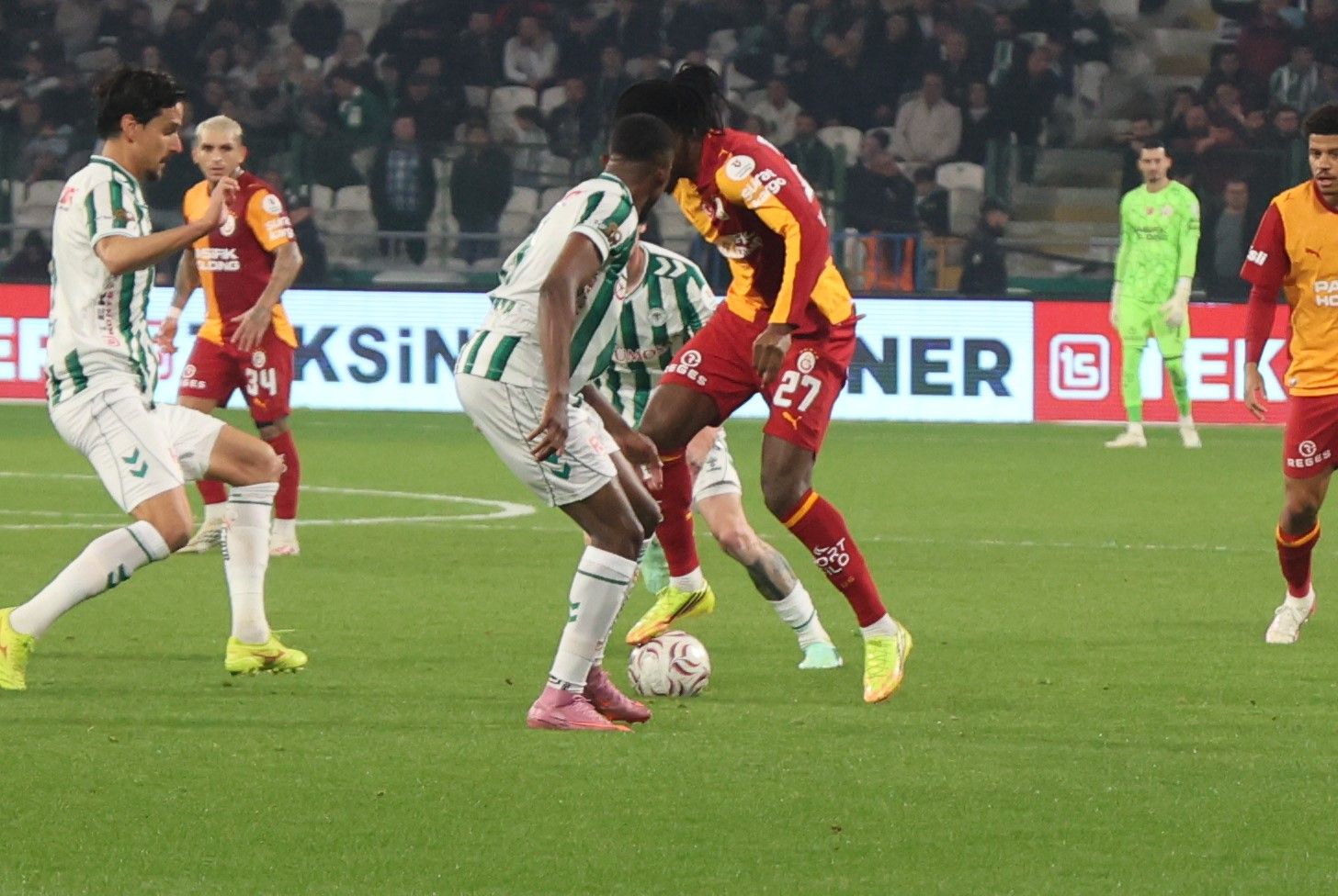 Konyaspor Galatasaray Maç Özeti Sarı Kırmızılılar Konya'da Farklı Kazandı (5)
