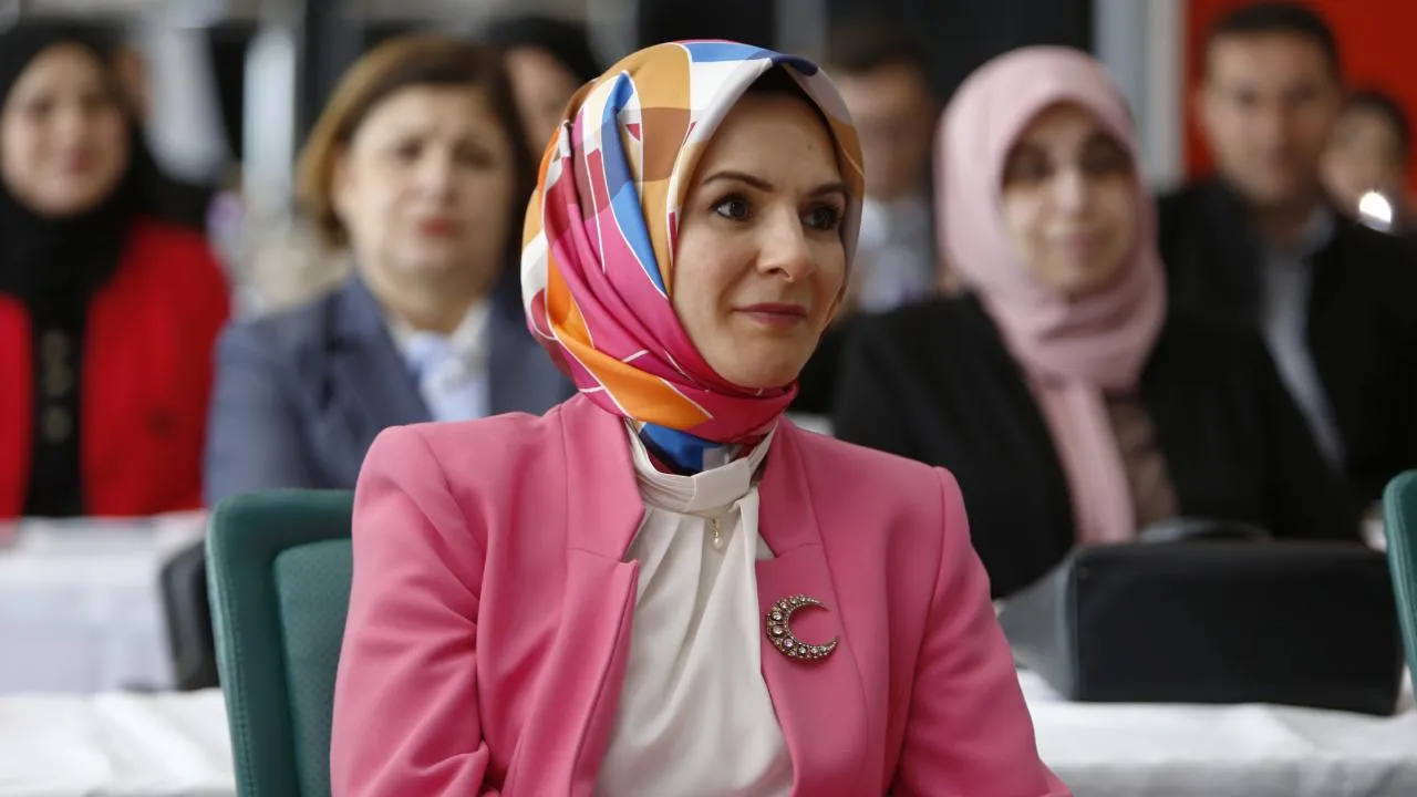 Mahinur Özdemir Göktaş'ın Annesi Ve Babası Kim Aslen Nereli, Eşi Kim, Kaç Kardeşi Var 4 Gencgazete