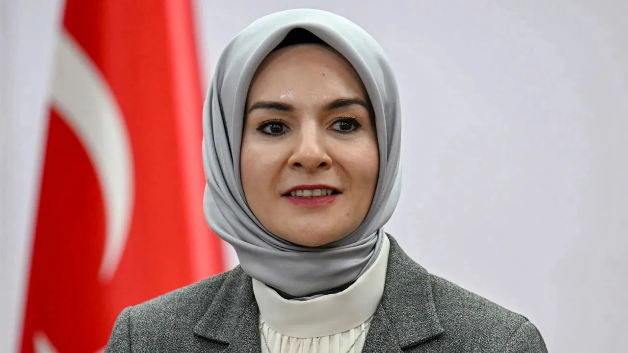 Mahinur Özdemir Göktaş'ın Annesi Ve Babası Kim Aslen Nereli, Eşi Kim, Kaç Kardeşi Var 5 Gencgazete