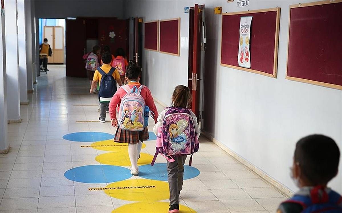 Meb 2026 2027 Tatil Takvimi Belli Oldu: İlk Ara Tatil Ve Sömestr (15 Tatil) Ne Zaman?Meb Den Tatil Karari Yaz Tatili Kisalacak Okul Suresi Artacak