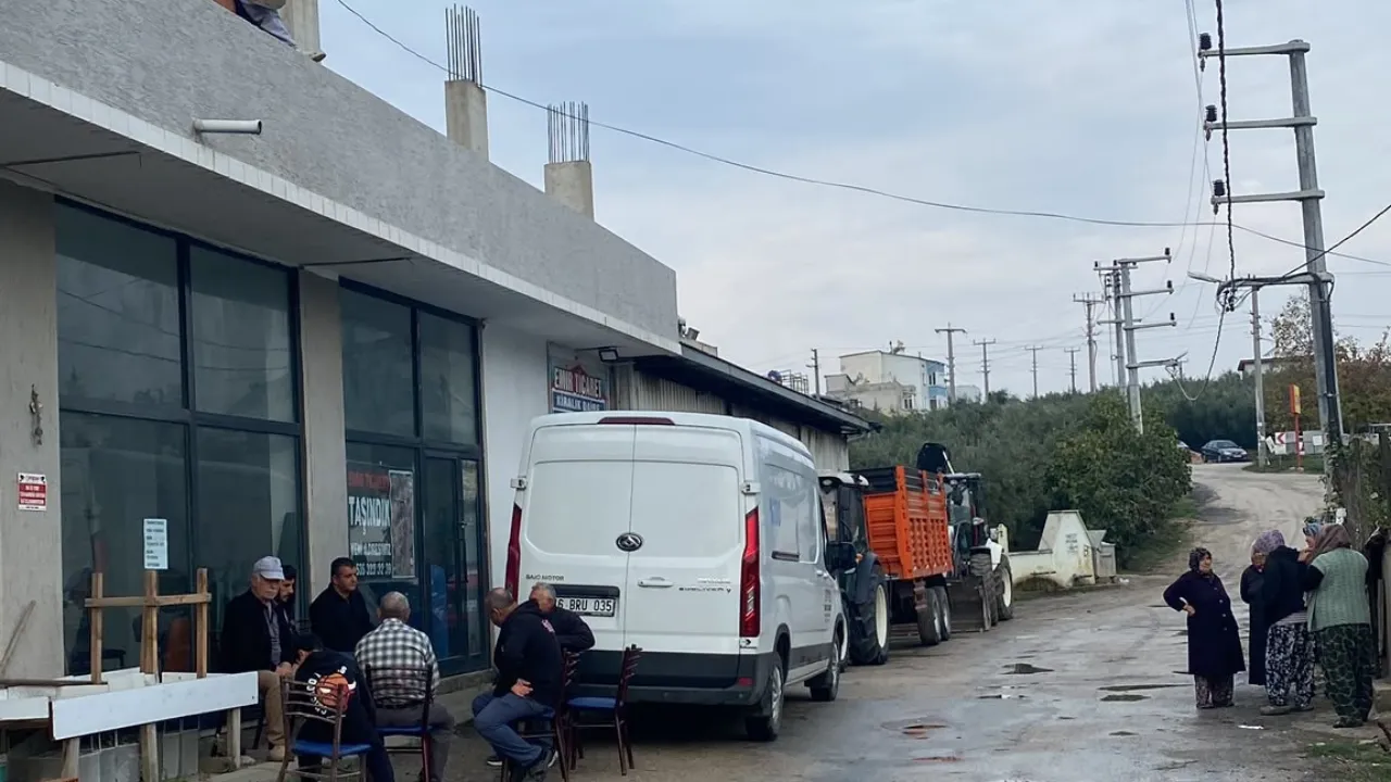 Mudanya'da yıkım gerginliği! Evlerini korumak için çatılara çıktılar