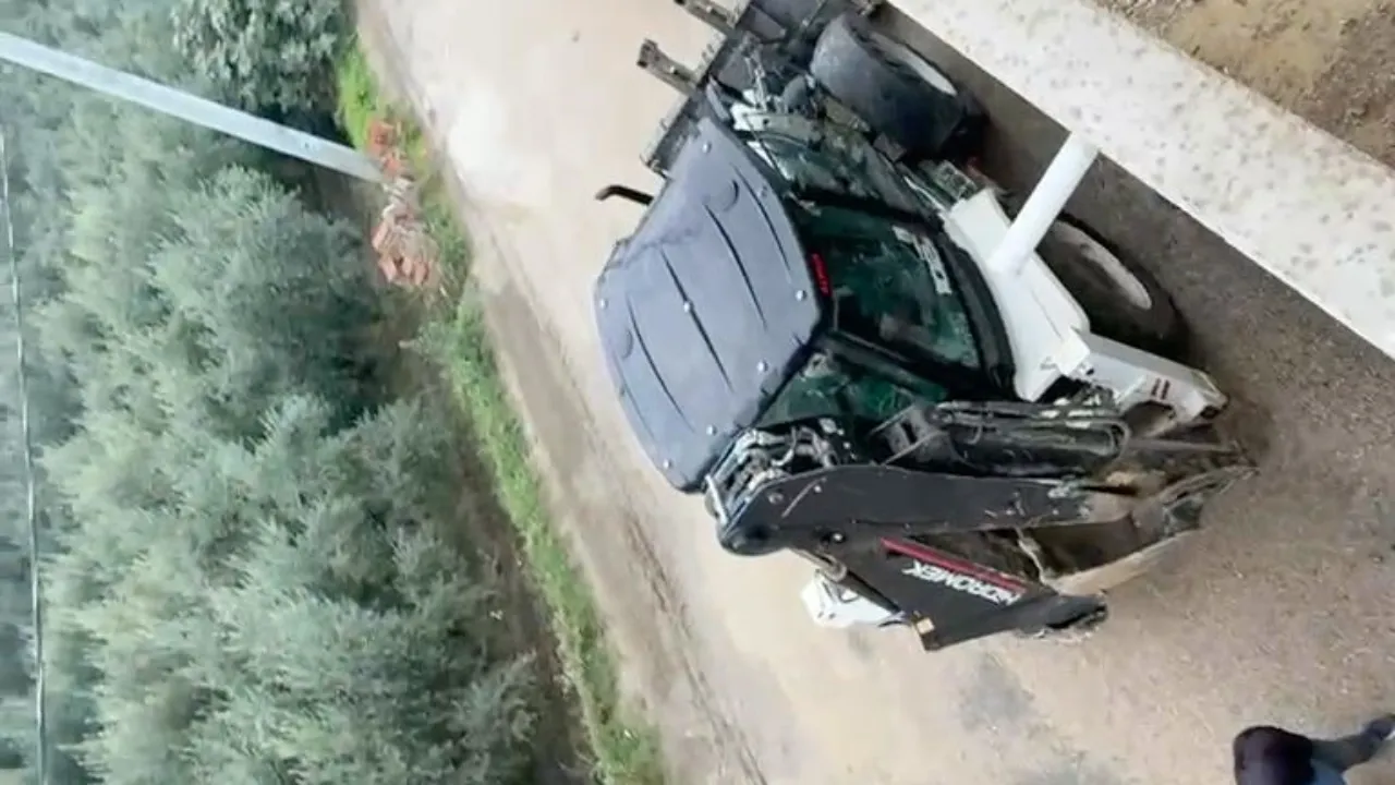 Mudanya'da Yıkım Gerginliği! Evlerini Korumak Için Çatılara Çıktılar (2)