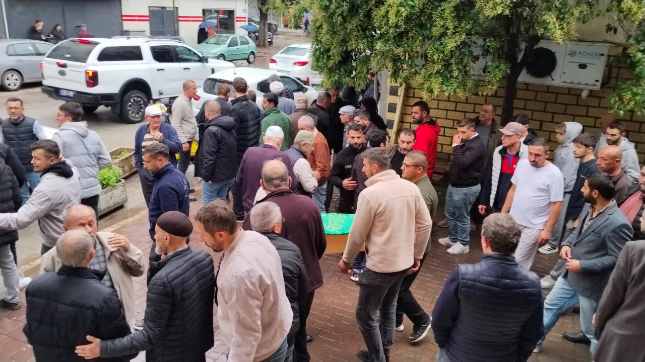 Otomobilin Çarptığı 2 Yaşındaki Melis Son Yolculuğuna Uğurlandı (3)