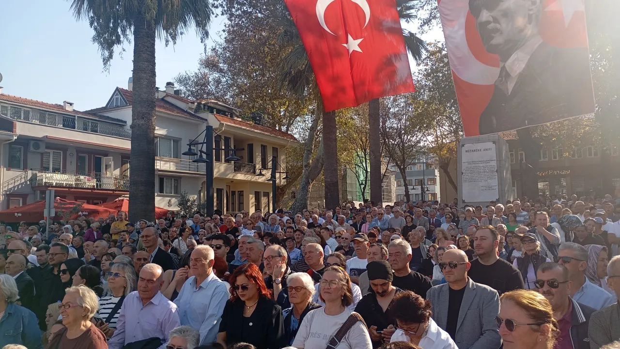 Özgür Özel'den Bursa'da Tarihi Mesaj Türkiye'nin Tapu Senedi Lozan'da Imzalandı (2)