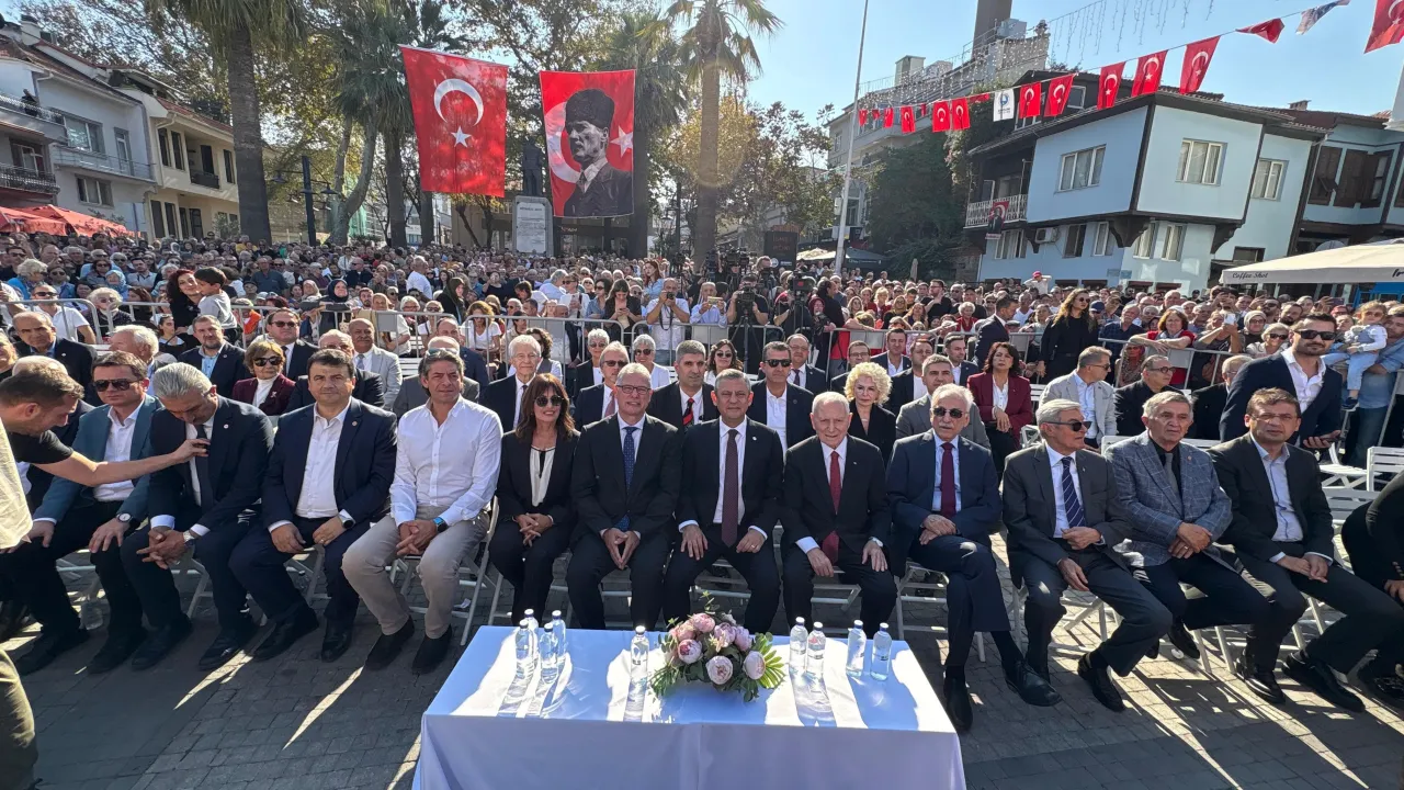 Özgür Özel'den Bursa'da Tarihi Mesaj Türkiye'nin Tapu Senedi Lozan'da Imzalandı (4)