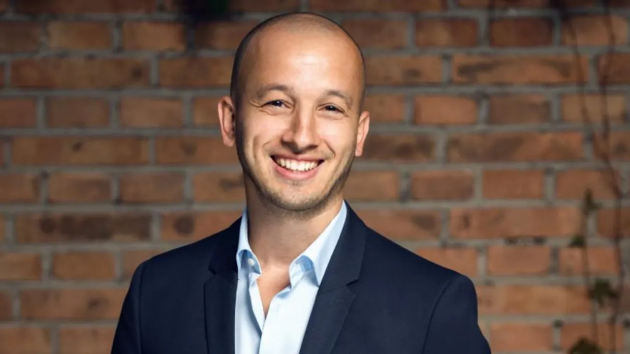 Şenol Bayrak Kimdir, Nereli, Kaç Yaşında Dedesi Işçi Gitti, Torunu Mercedes Benz Türkiye'ye Ceo Oldu Gencgazete