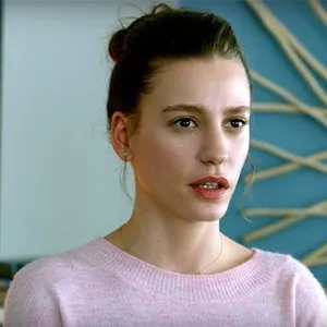 Serenay Sarıkaya Kimdir, Kaç Yaşında, Nereli? Hangi Dizilerde Ve Filmlerde Oynadı?9941Ab02331Dcef1430E3Bb93A8C3Ec7