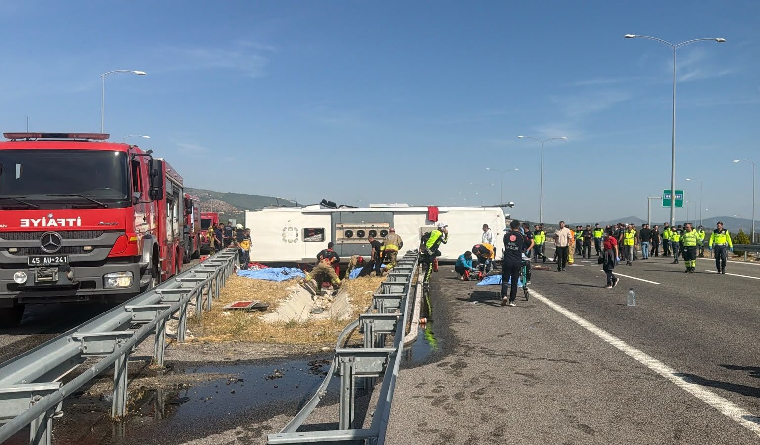 Son Daki̇ka Manisa'daki Otobüs Kazasında Vali Özkan'dan Yeni Açıklama! (2)
