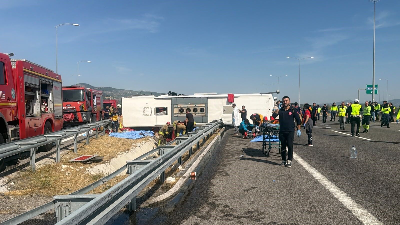 Son Daki̇ka Manisa'daki Otobüs Kazasında Vali Özkan'dan Yeni Açıklama! (3)