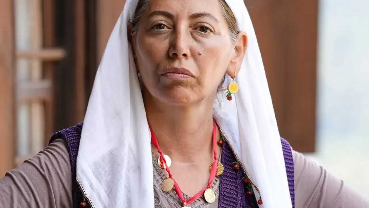 Taşacak Bu Deniz'in Emriye Hala'sı Ayla Baki Yücesoy Kimdir Ayla Baki Yücesoy Kaç Yaşında, Hangi Dizilerde Oynadı (2)