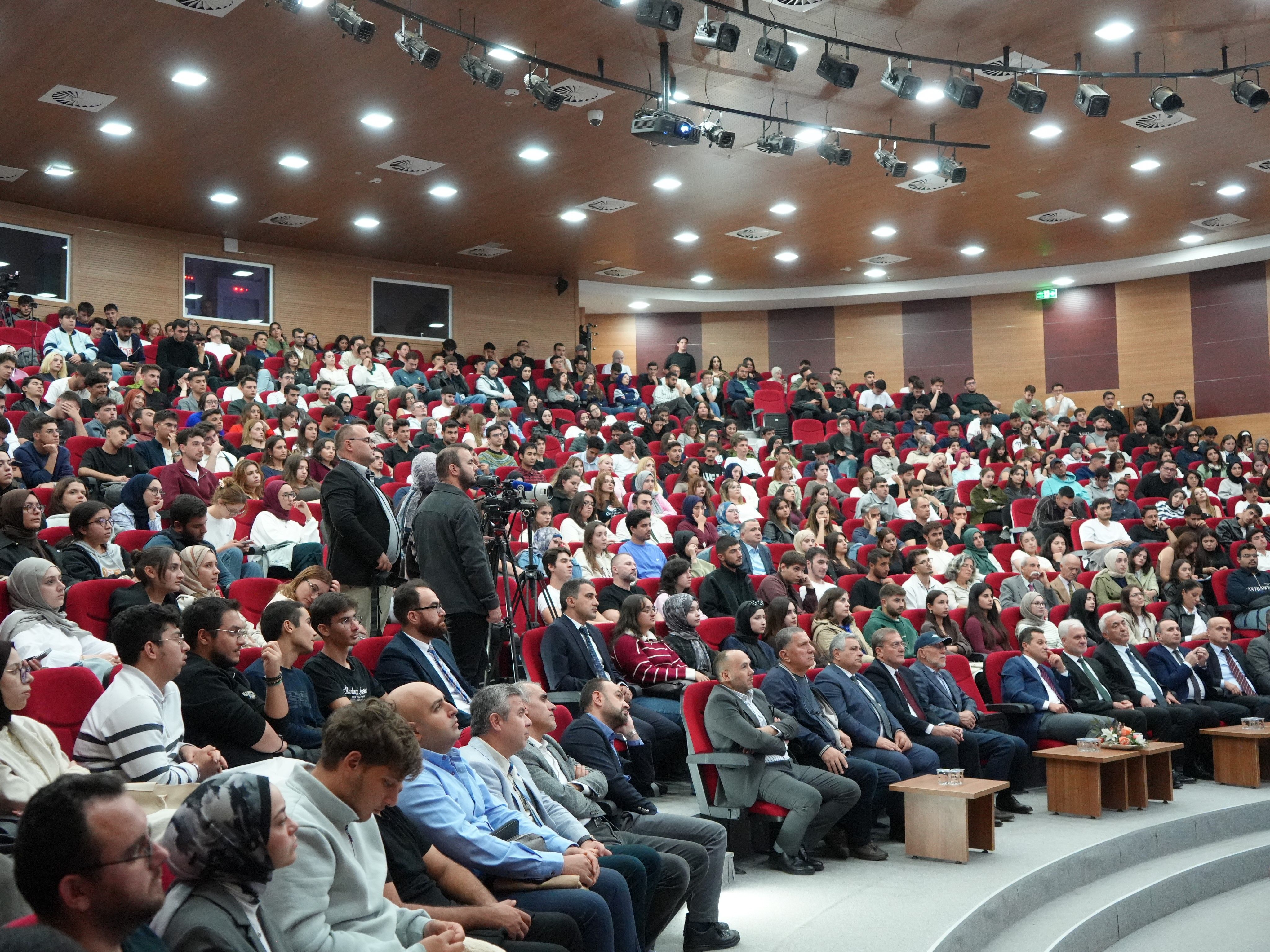 Tusaş Genel Müdürü Demiroğlu: “Kaan’ı Bu Yıl Uçuracağız”Tusaş Genel Müdürü Demiroğlu: “Kaan’ı Bu Yıl Uçuracağız”Aw808481 04