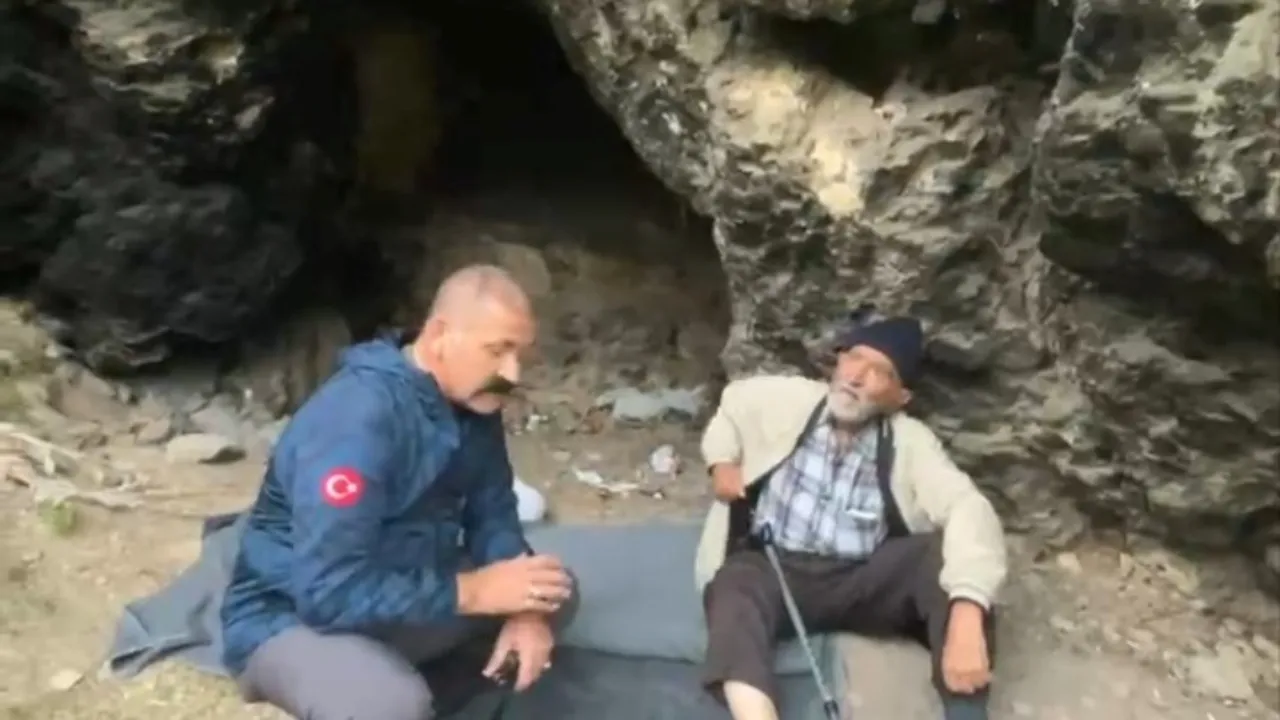 Uludağ'da Mağarada Yaşayan 52 Yaşındaki Adamı 83 Yaşındaki Babası Alıp Götürdü! (3)