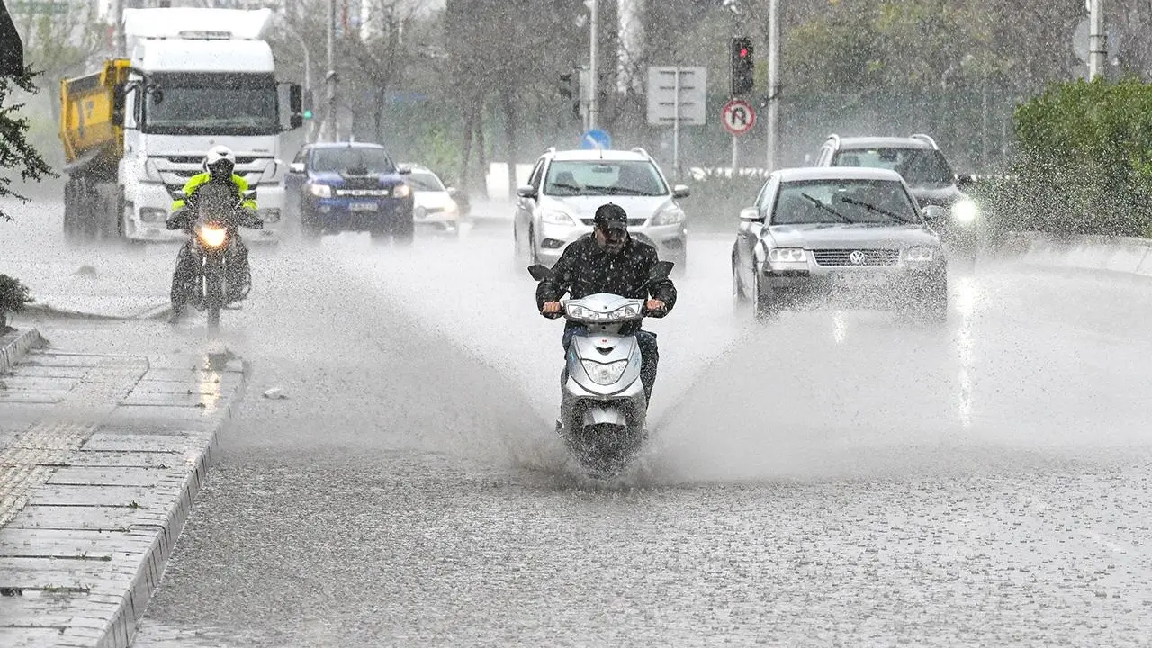 Valilik Saat Verdi İstanbul'da Motosikletlerin Trafiğe Çıkışı Yasaklandı! (1)-1