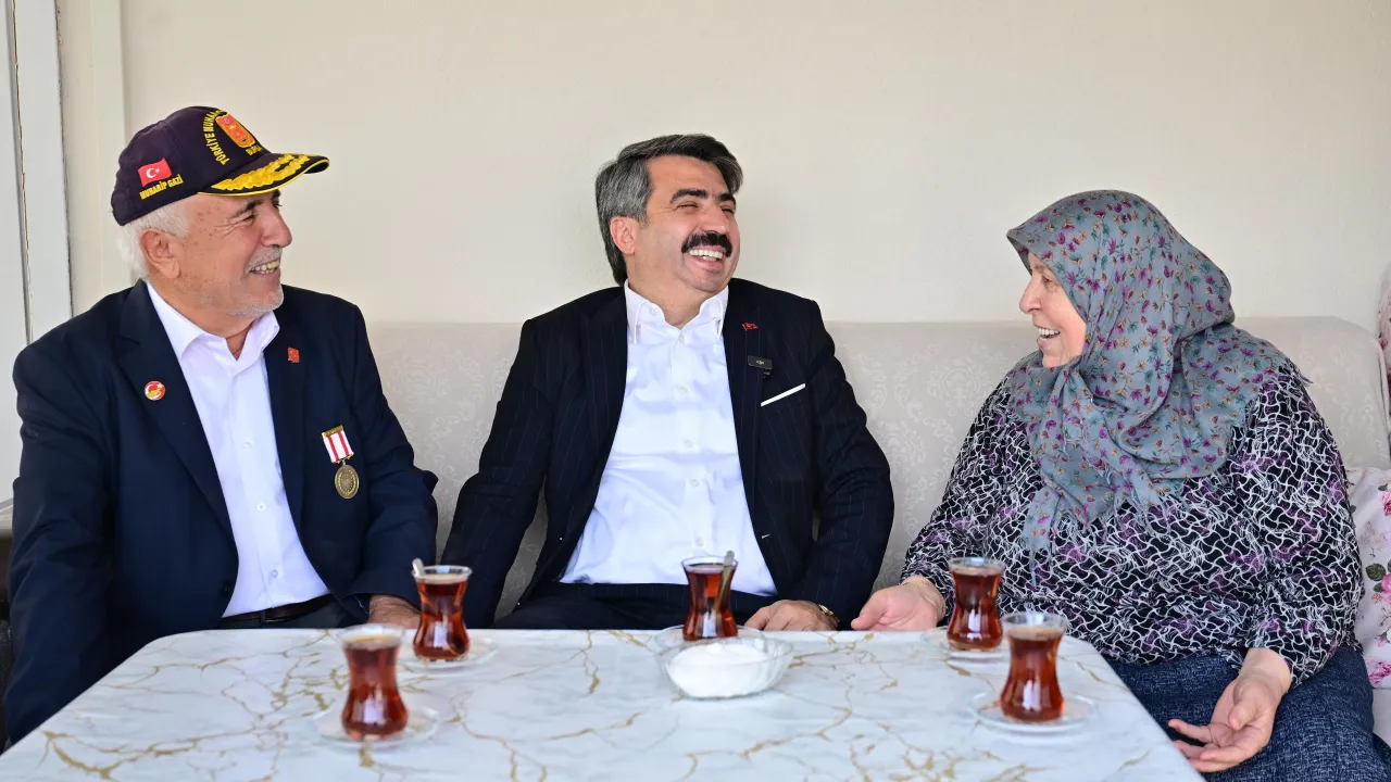 Yıldırım Belediye Başkanı Oktay Yılmaz’dan Kıbrıs Gazisine Anlamlı Ziyaret